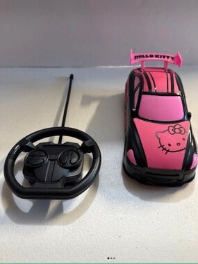 “Like-New” Run’s Great!  Hello Kitty Remote Control Car. NEW BATTERIES INCLUDED!